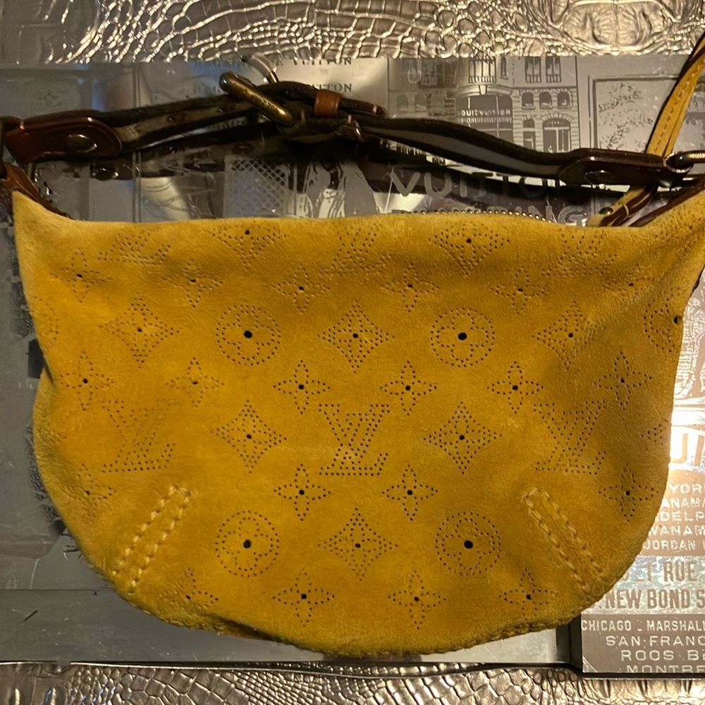 Vintage authentic Louis Vuitton purse. Never used. In great condition.